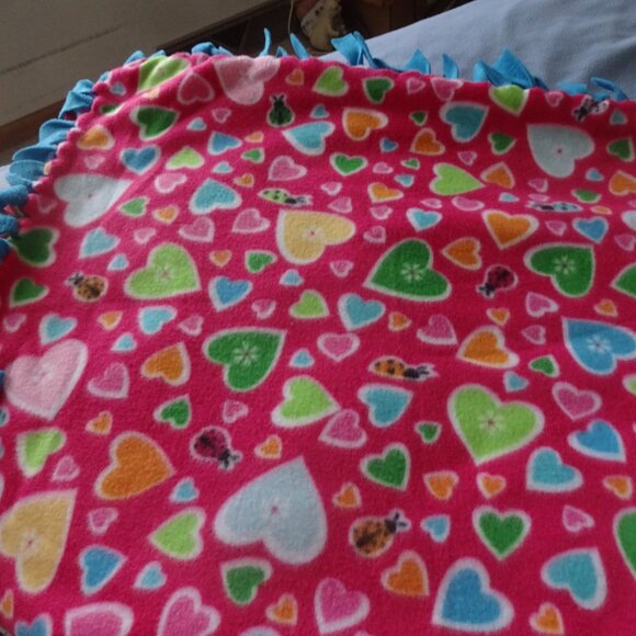 Colorful HEARTS on HOT PINK Handmade Fleece Blanket TRUE BLUE Back 48" x 52" - Picture 3 of 3